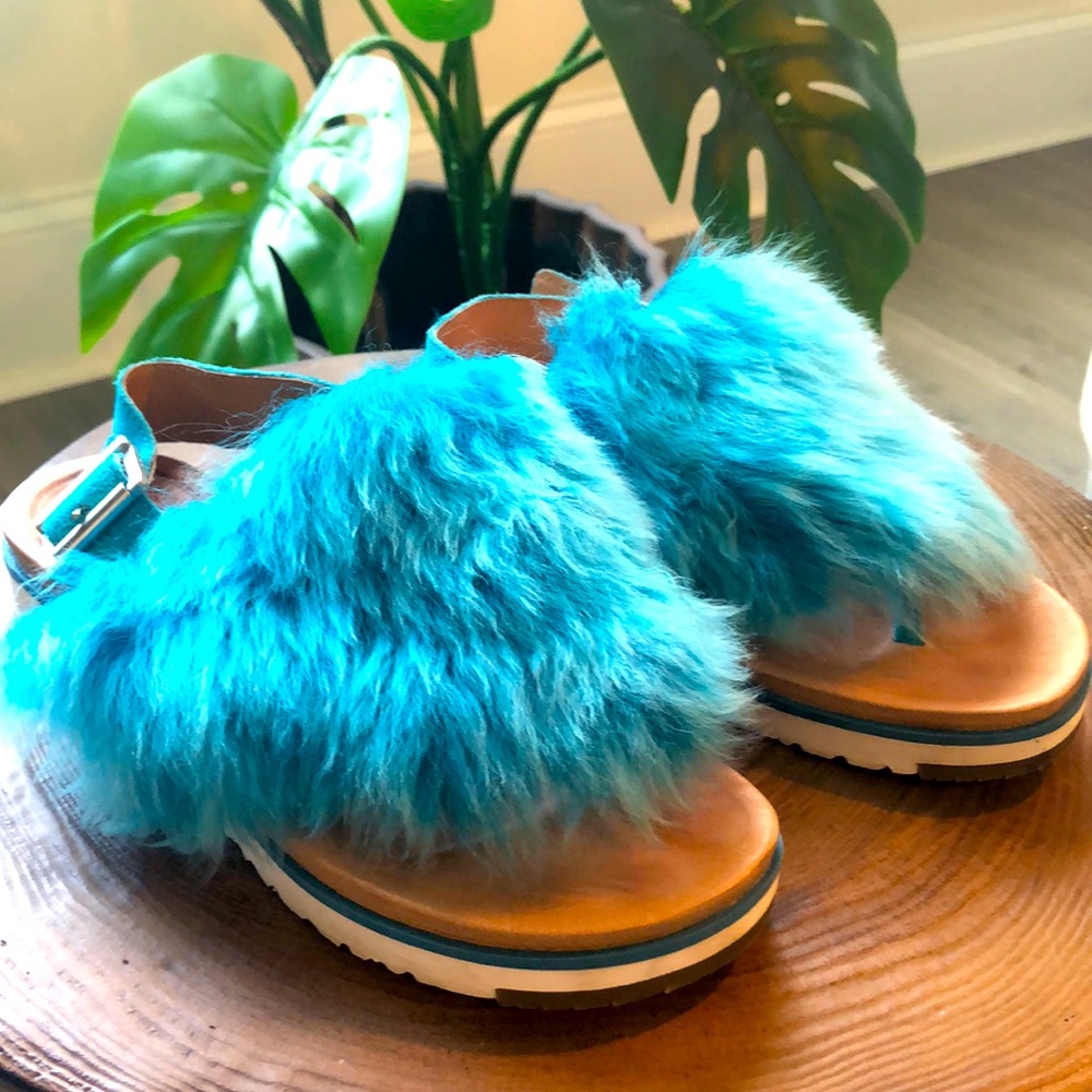 UGG Teal  long fur thong sandals size 6.5